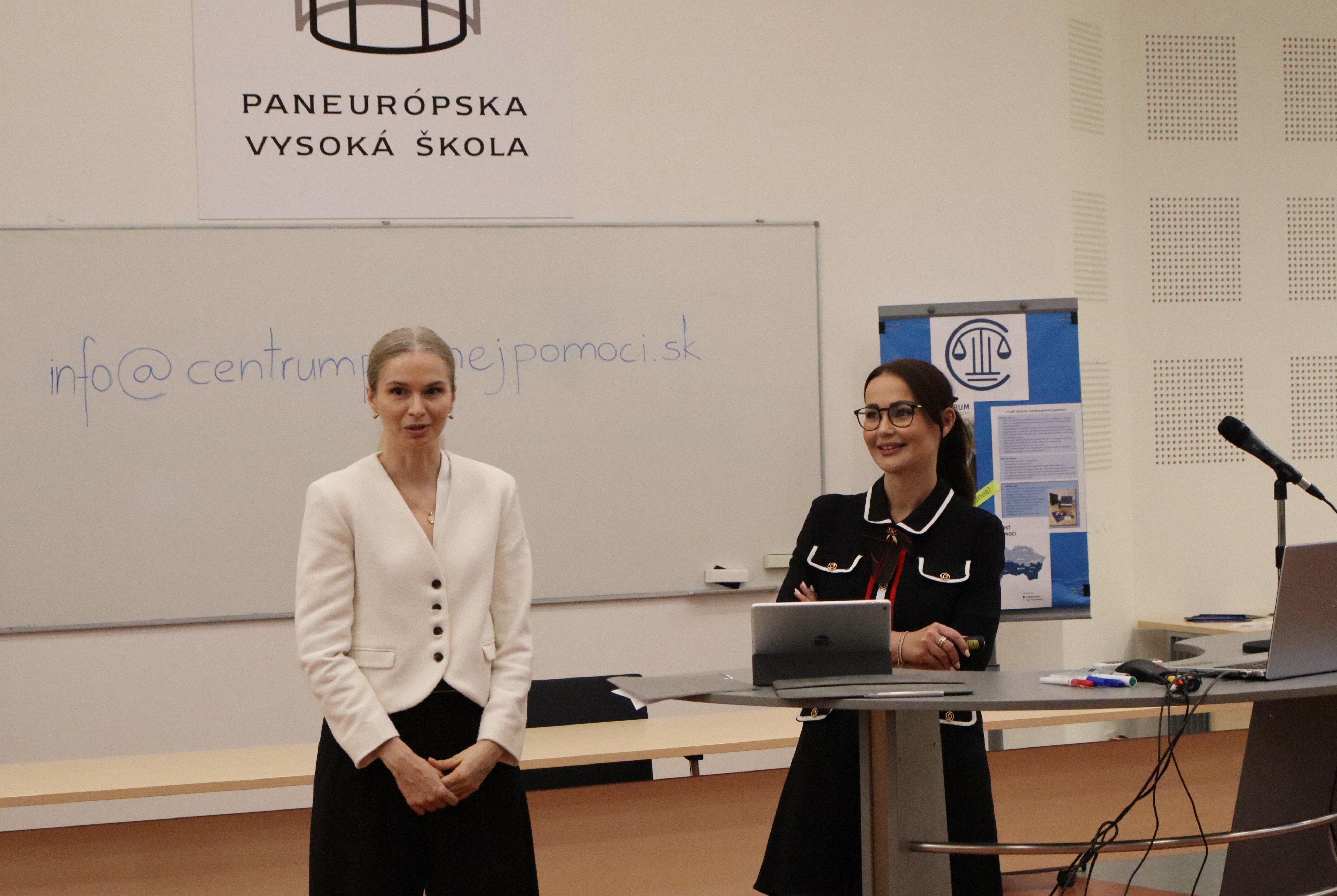 Prednášajúce - JUDr. Marcela Molitorisová, LL.M. a Mgr. Katarína Spiess.JPG